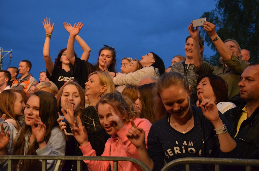 Przebojowa Majówka w Stężycy. Wielka scena i rzesze fanów disco polo