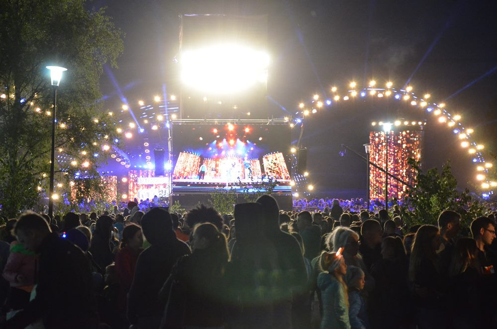 Przebojowa Majówka w Stężycy. Wielka scena i rzesze fanów disco polo