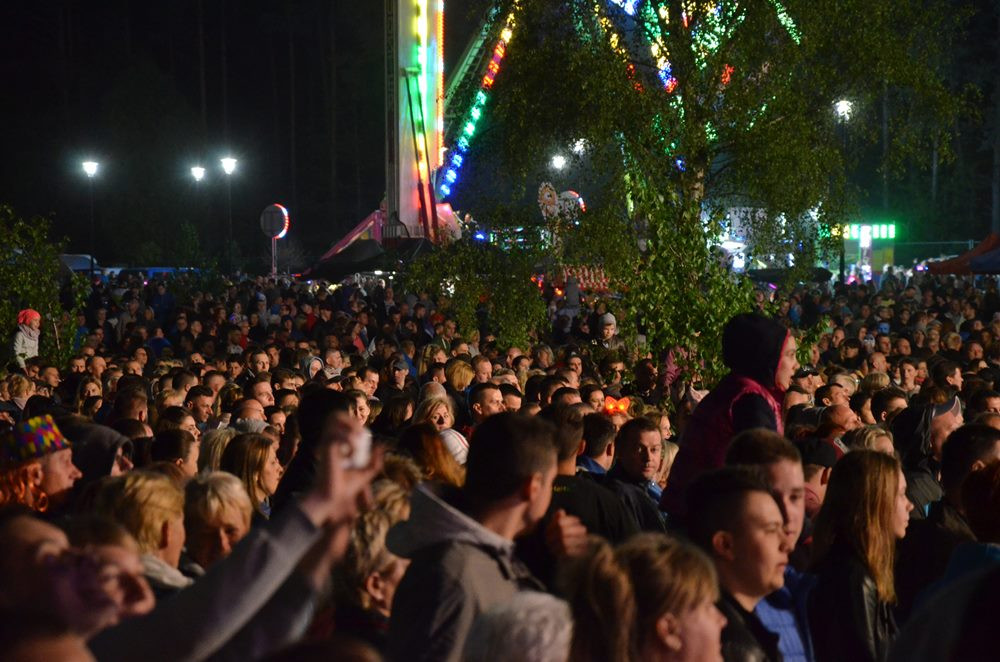 Przebojowa Majówka w Stężycy. Wielka scena i rzesze fanów disco polo