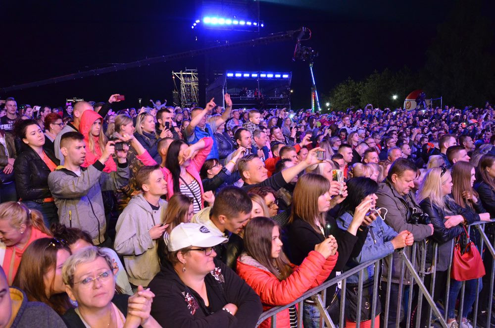 Przebojowa Majówka w Stężycy. Wielka scena i rzesze fanów disco polo