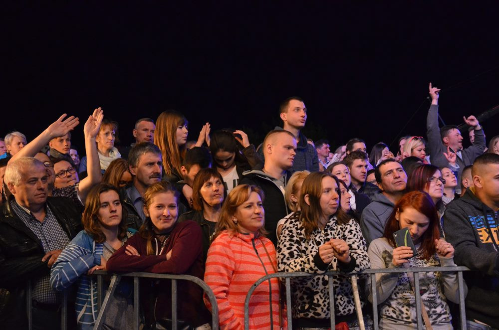 Przebojowa Majówka w Stężycy. Wielka scena i rzesze fanów disco polo