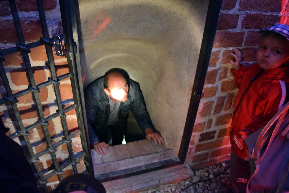 Żukowo. Tłumy na Nocy Muzeów. Pokazy rycerskie i długa kolejka do krypty