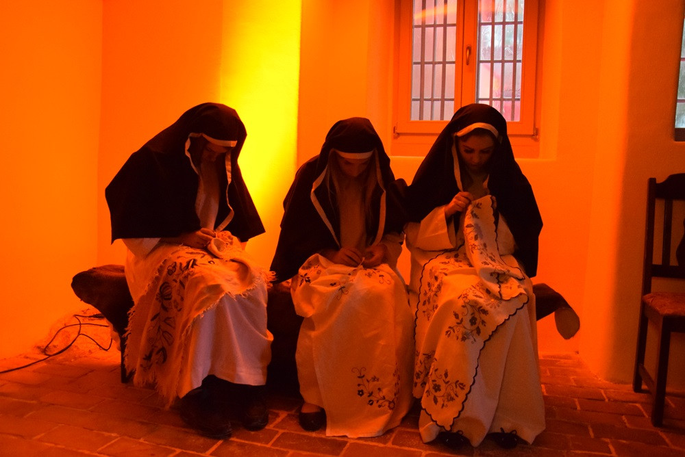 Żukowo. Tłumy na Nocy Muzeów. Pokazy rycerskie i długa kolejka do krypty