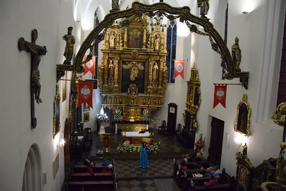 Żukowo. Tłumy na Nocy Muzeów. Pokazy rycerskie i długa kolejka do krypty