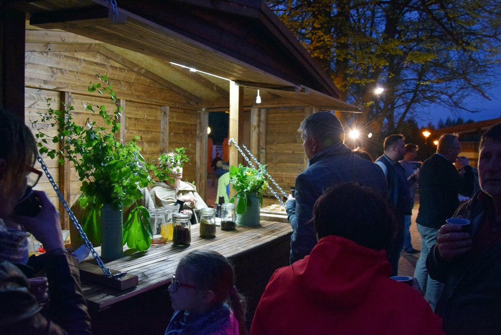 Żukowo. Tłumy na Nocy Muzeów. Pokazy rycerskie i długa kolejka do krypty