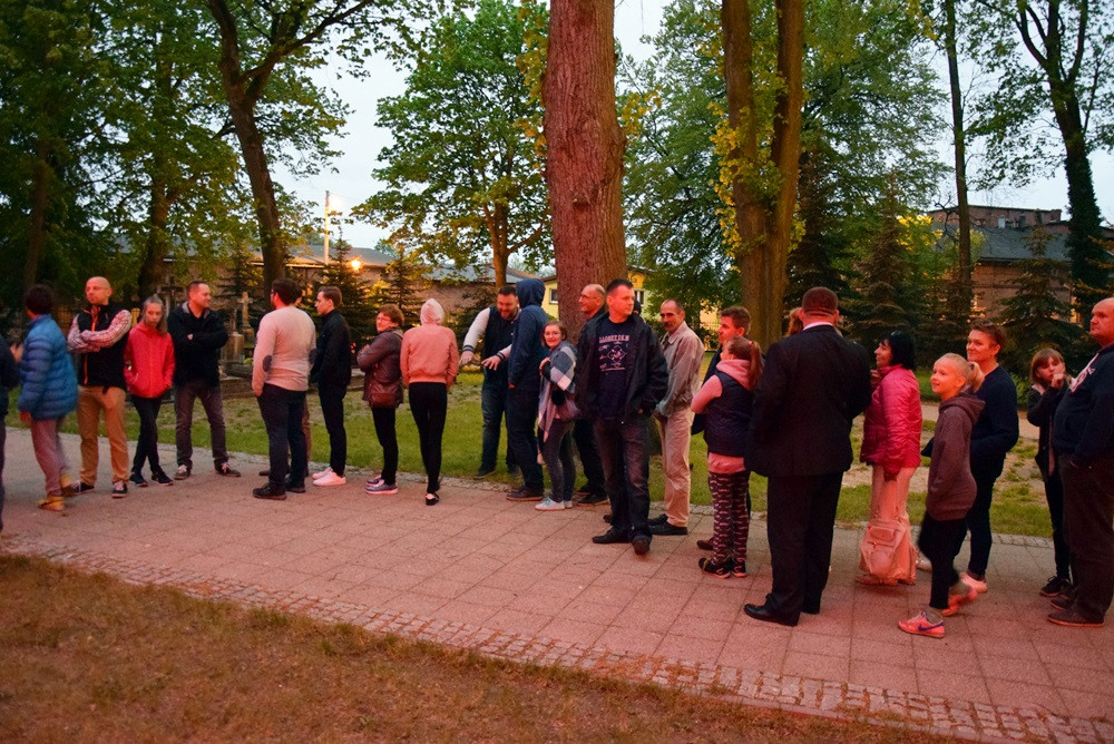 Żukowo. Tłumy na Nocy Muzeów. Pokazy rycerskie i długa kolejka do krypty