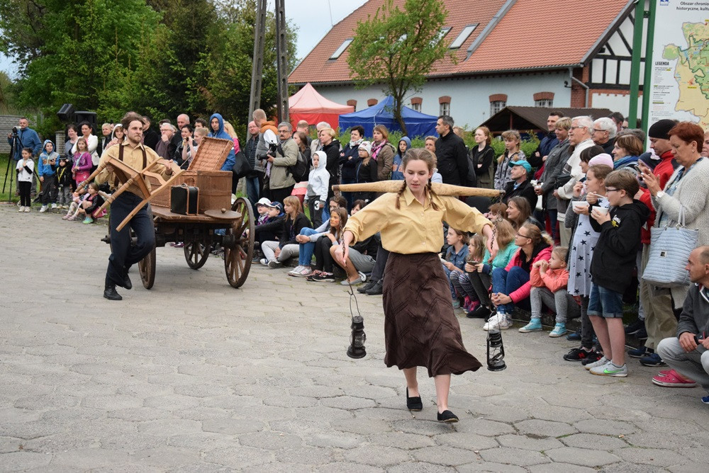 Noc Muzeów w Muzeum Kaszubskim w Kartuzach. Zachwycający spektakl Teatru Snów