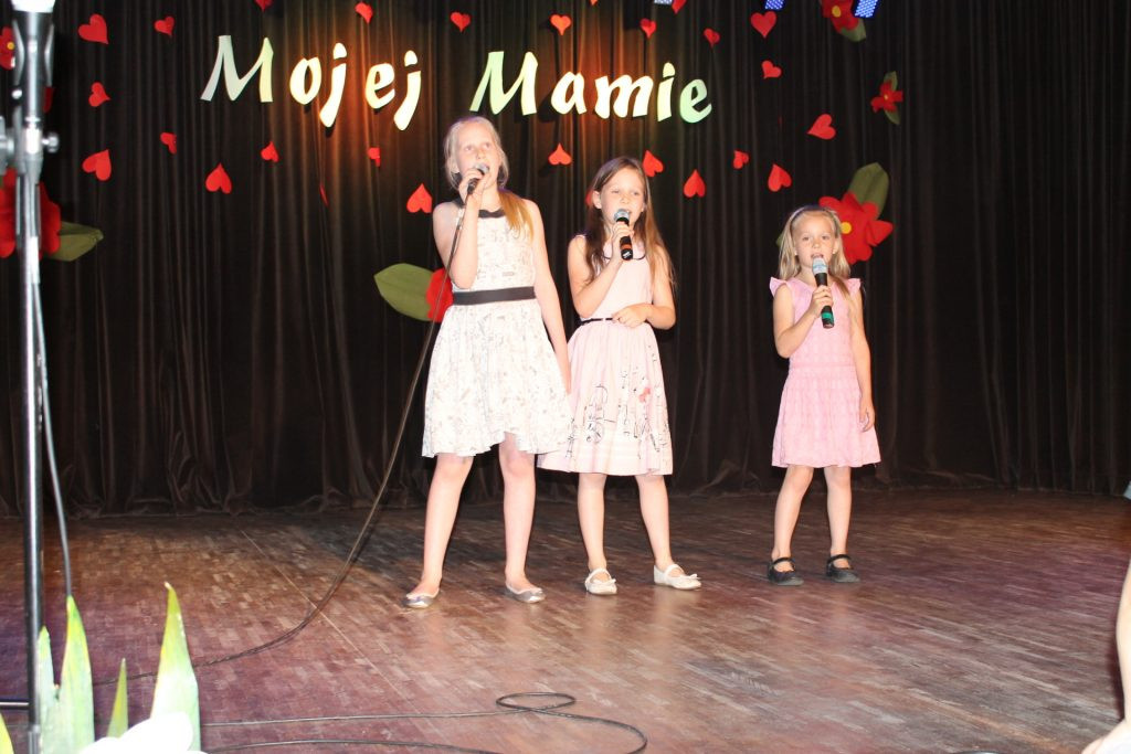 Dzieci zaśpiewały dla swoich mam w Kartuskim Centrum Kultury