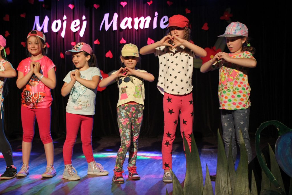 Dzieci zaśpiewały dla swoich mam w Kartuskim Centrum Kultury