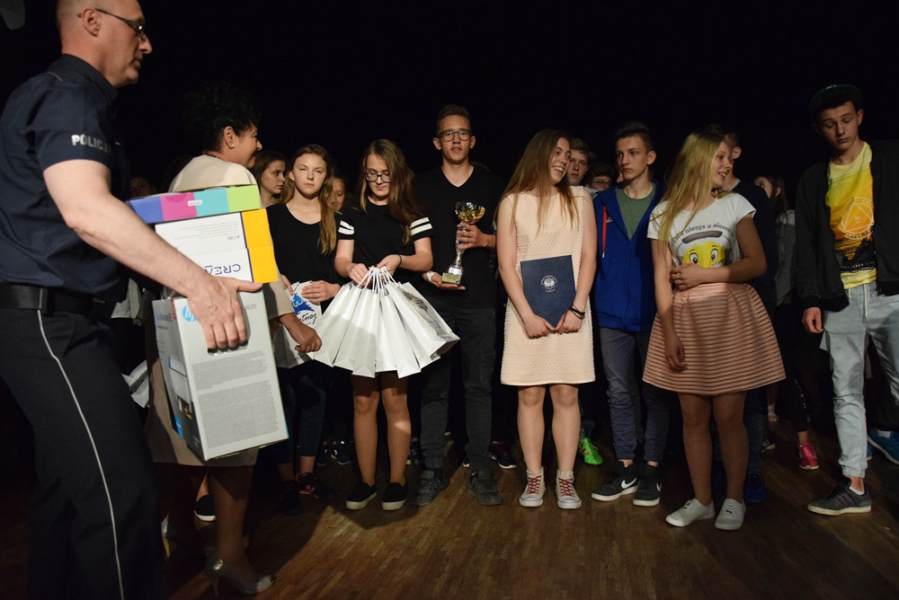 Kartuzy. Młodzi aktorzy pokazali na scenie, jak zgubne są dopalacze