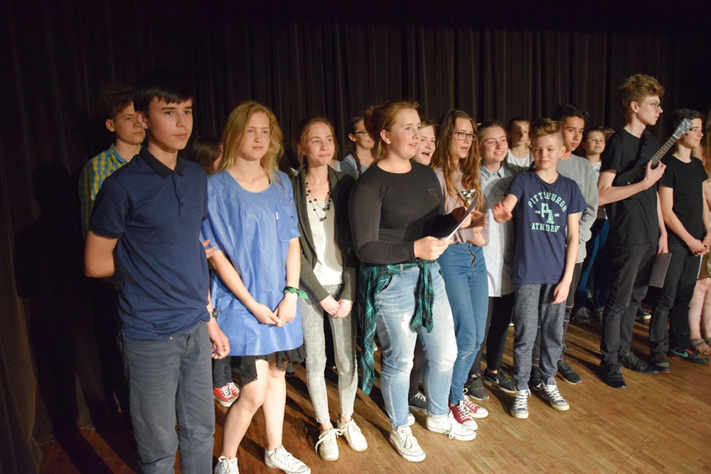 Kartuzy. Młodzi aktorzy pokazali na scenie, jak zgubne są dopalacze