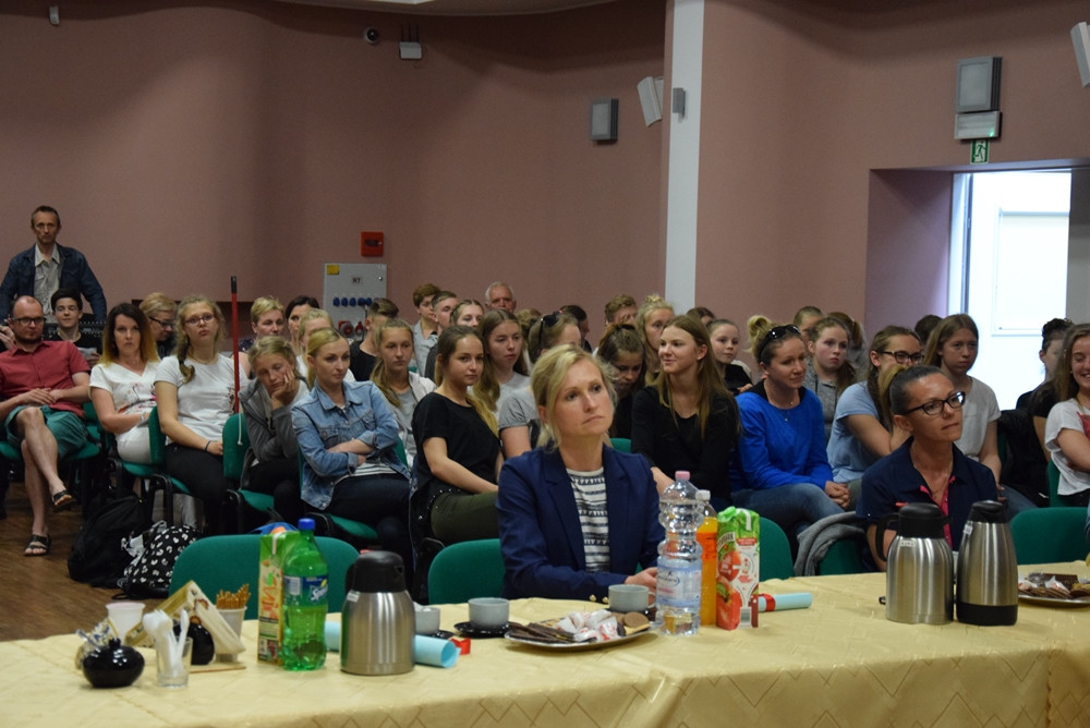 Kartuzy. Młodzi aktorzy pokazali na scenie, jak zgubne są dopalacze