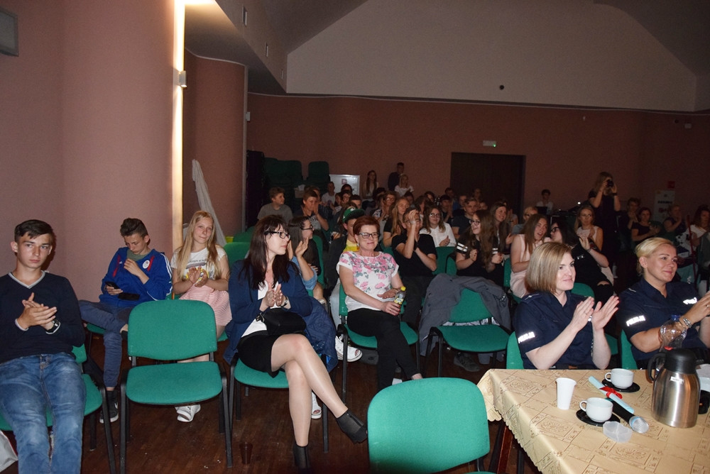 Kartuzy. Młodzi aktorzy pokazali na scenie, jak zgubne są dopalacze