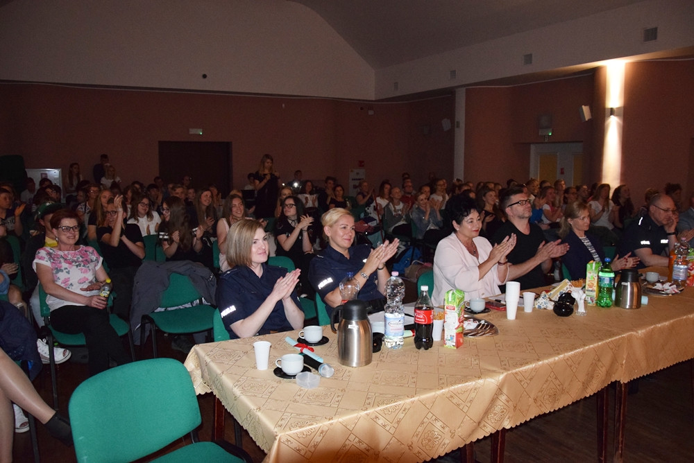 Kartuzy. Młodzi aktorzy pokazali na scenie, jak zgubne są dopalacze