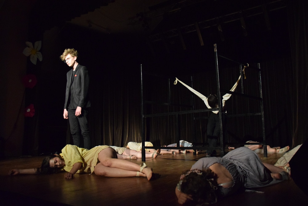 Kartuzy. Młodzi aktorzy pokazali na scenie, jak zgubne są dopalacze