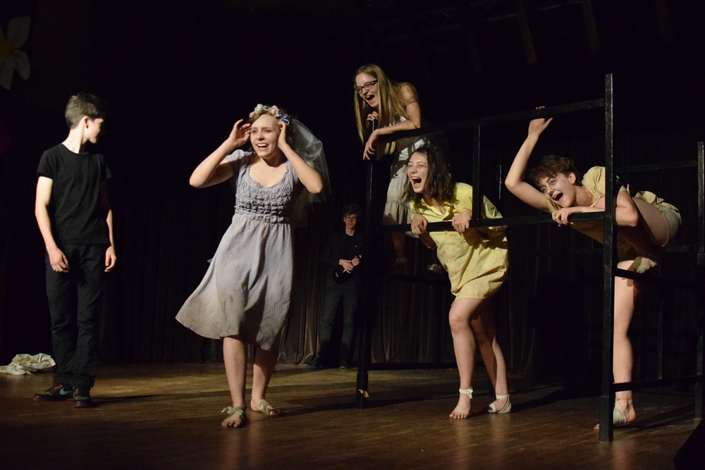 Kartuzy. Młodzi aktorzy pokazali na scenie, jak zgubne są dopalacze