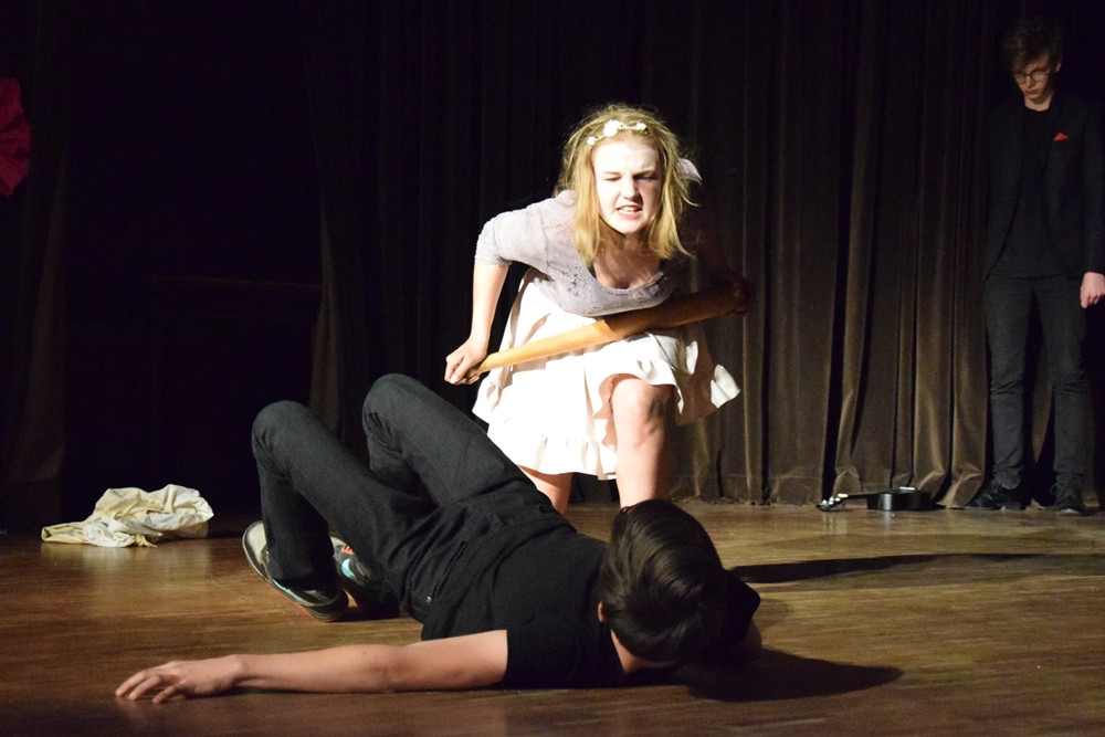 Kartuzy. Młodzi aktorzy pokazali na scenie, jak zgubne są dopalacze