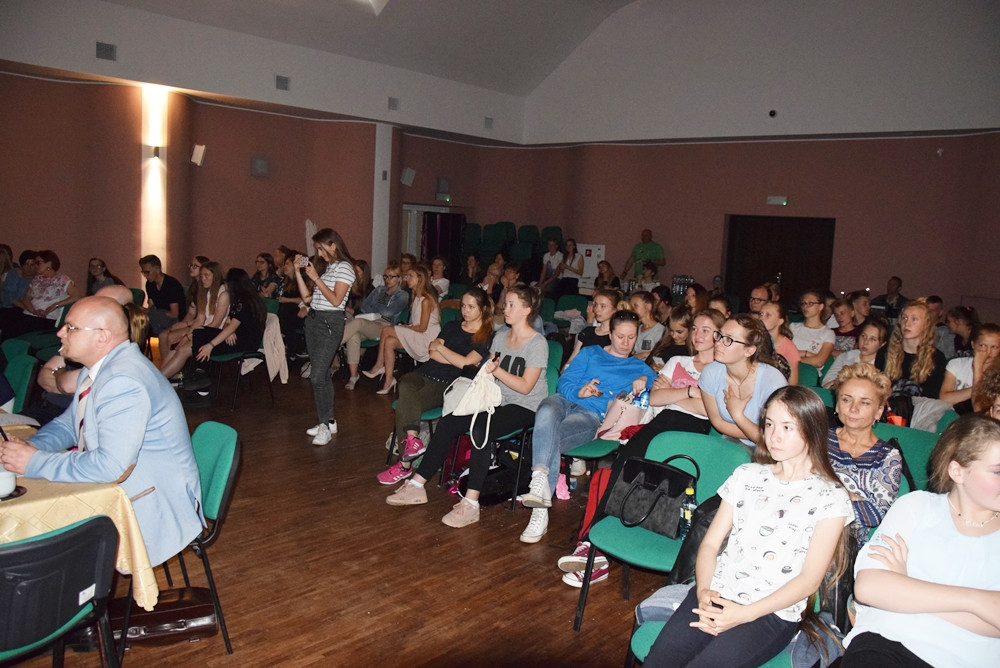 Kartuzy. Młodzi aktorzy pokazali na scenie, jak zgubne są dopalacze