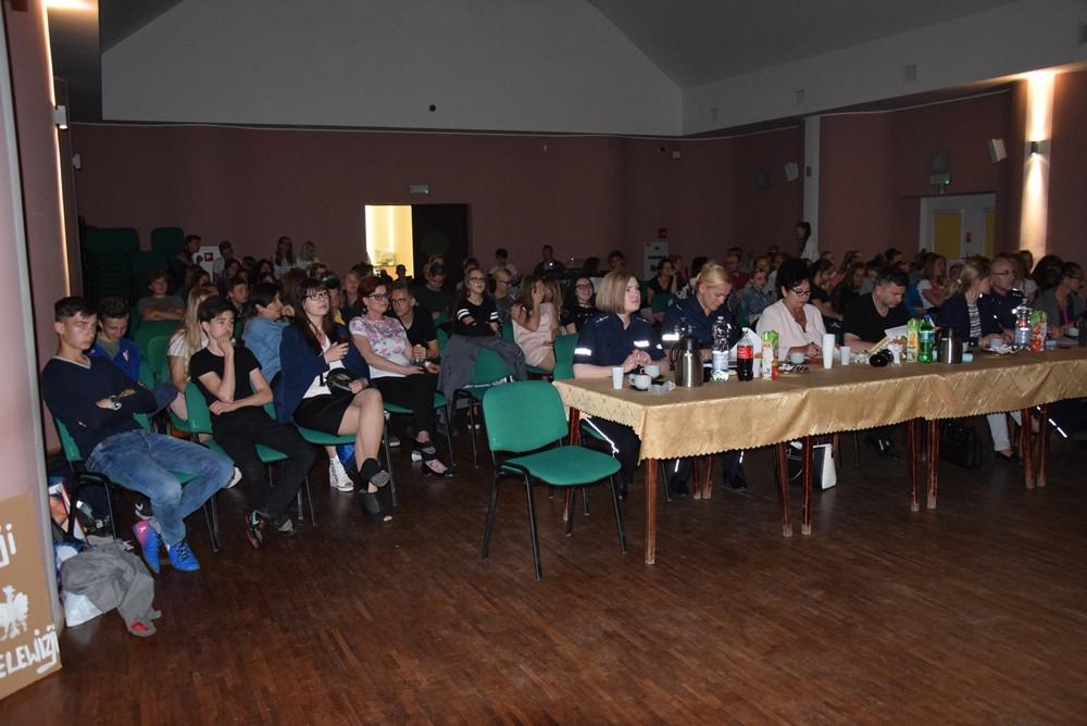 Kartuzy. Młodzi aktorzy pokazali na scenie, jak zgubne są dopalacze