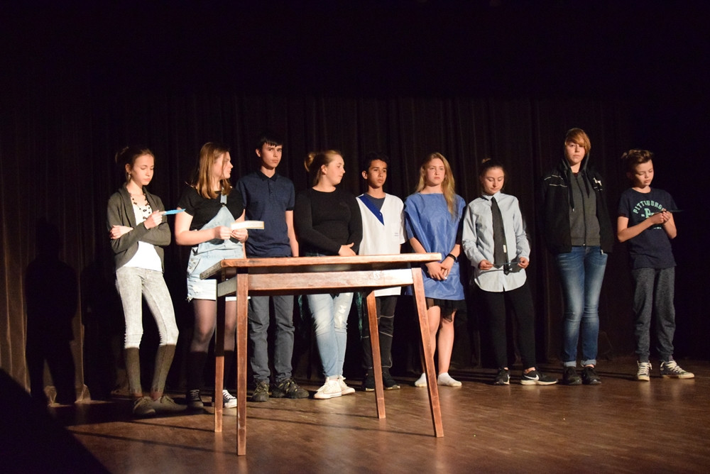 Kartuzy. Młodzi aktorzy pokazali na scenie, jak zgubne są dopalacze