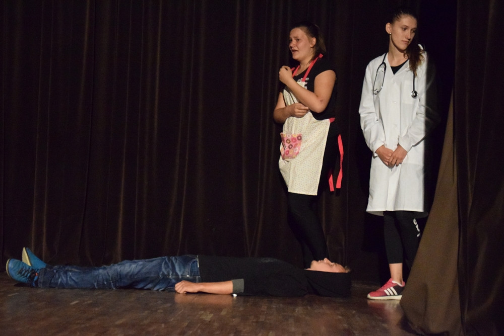 Kartuzy. Młodzi aktorzy pokazali na scenie, jak zgubne są dopalacze