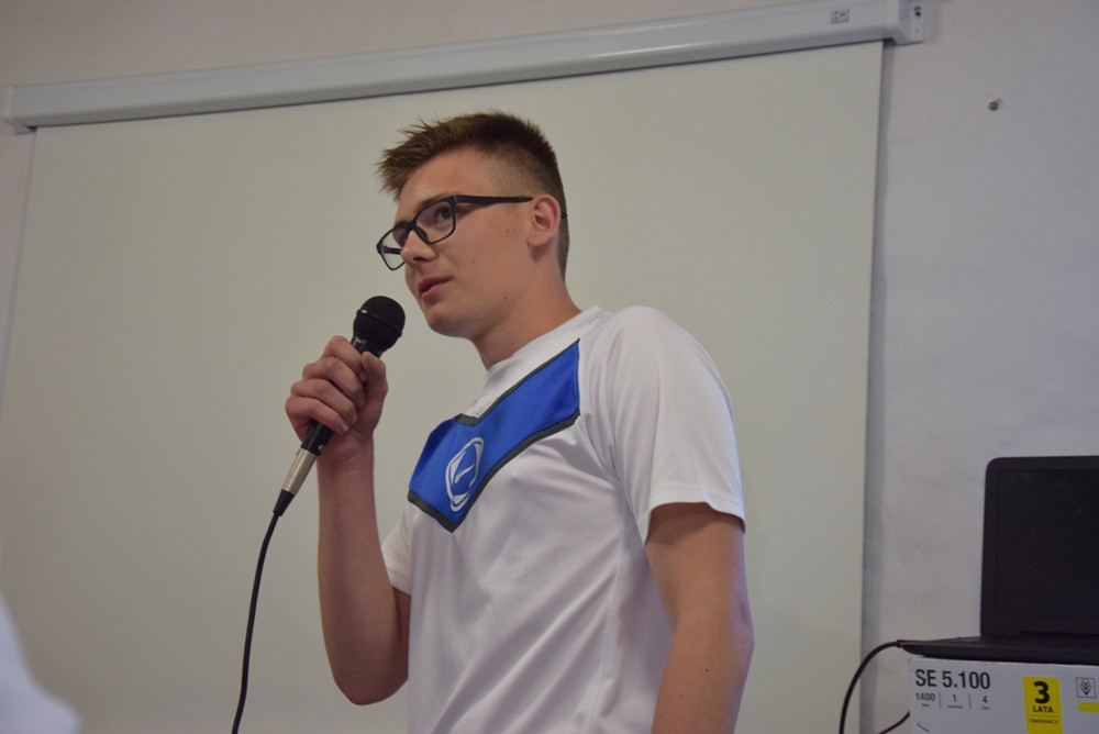 Żarówki, książki, zdjęcia, gazety, nalewki, listy, Nokia 3310... to włożyli kartuzianie do skrzyni czasu