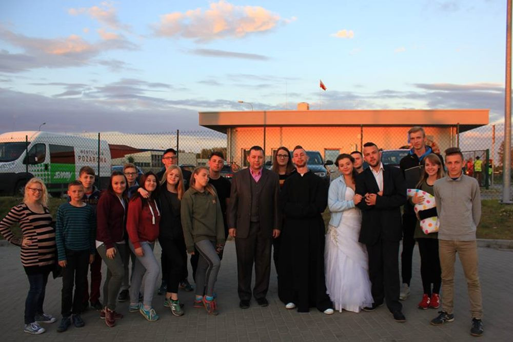 Młodzież z Parafialnej Grupy Pozoracyjnej w Sianowie na ćwiczeniach w tunelu pod Martwą Wisłą