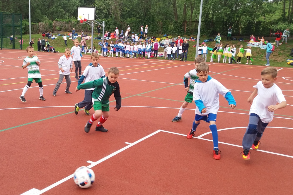 Żukowo. Ponad 300 dzieci harcowało na szkolnym festynie z okazji Dnia Dziecka