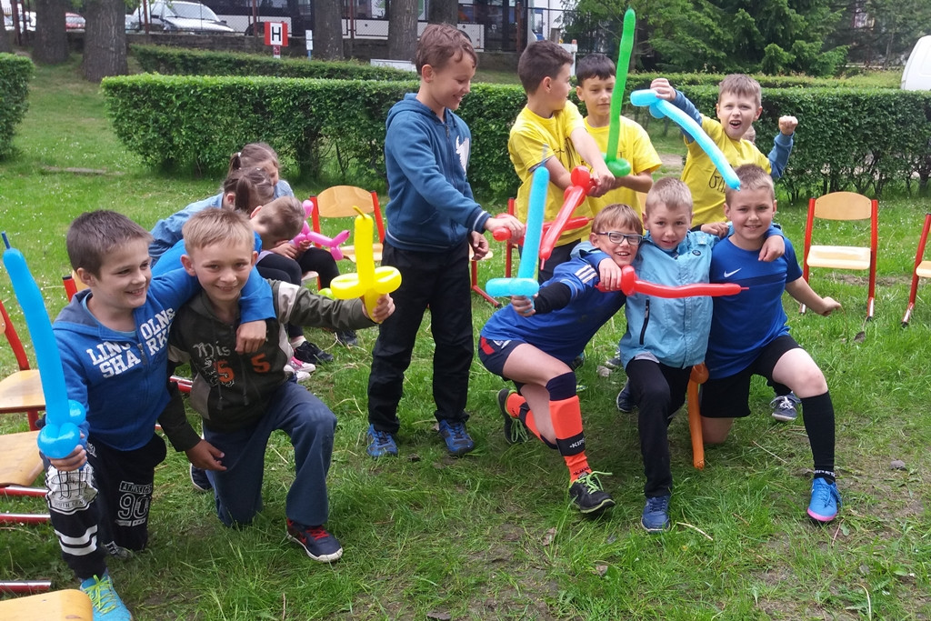 Żukowo. Ponad 300 dzieci harcowało na szkolnym festynie z okazji Dnia Dziecka