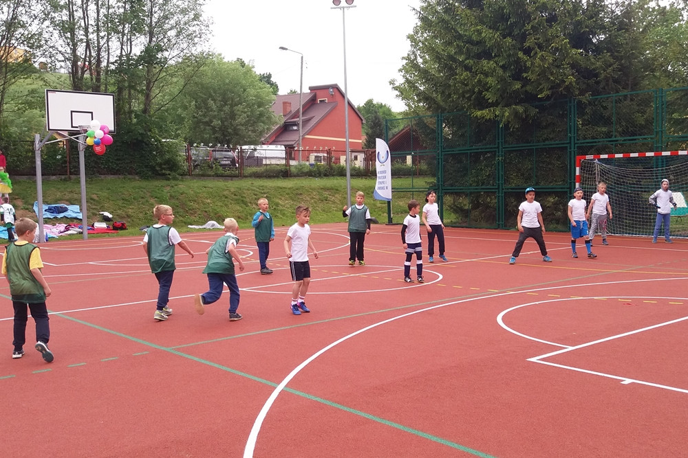 Żukowo. Ponad 300 dzieci harcowało na szkolnym festynie z okazji Dnia Dziecka