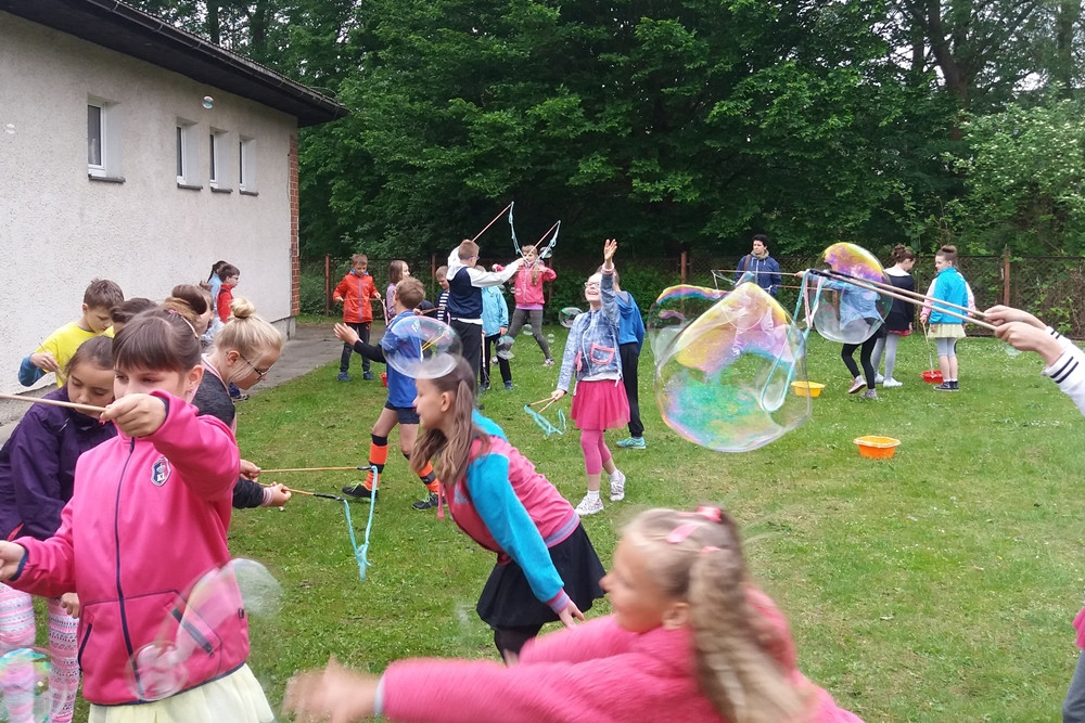 Żukowo. Ponad 300 dzieci harcowało na szkolnym festynie z okazji Dnia Dziecka