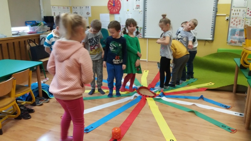 Zabawa, nauka i eksperymenty podczas zajęć dla przedszkolaków w szkołach Gminy Somonino
