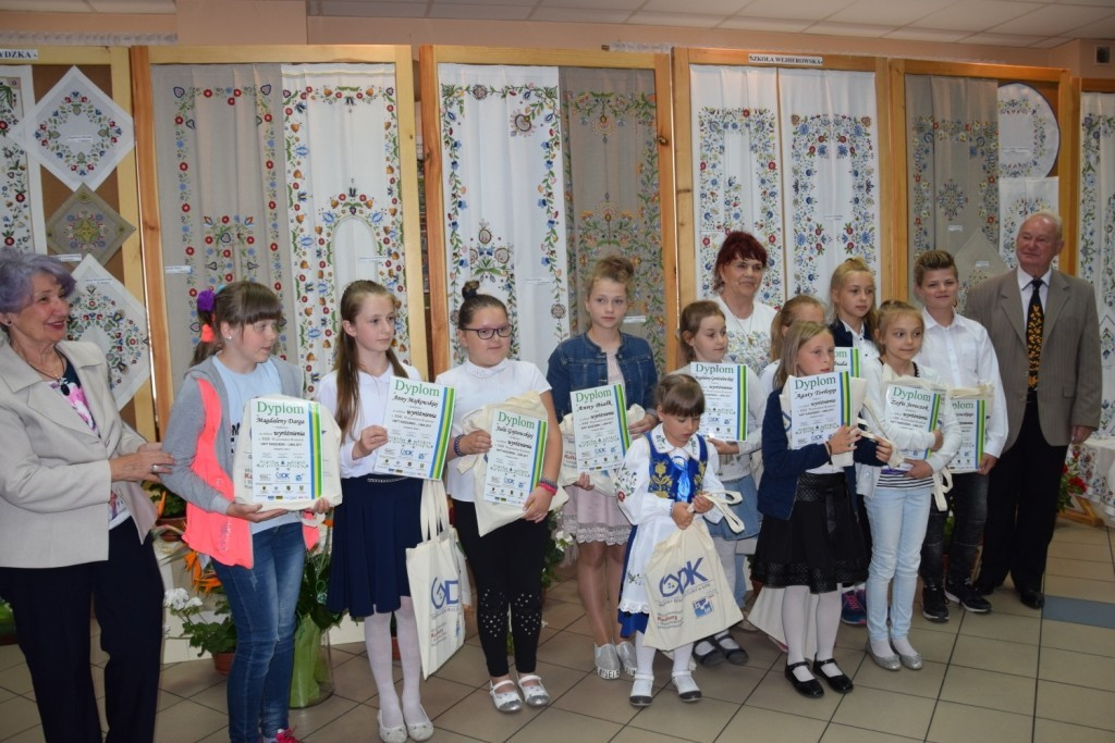 Młodzi twórcy z gminy Żukowo zdominowali wojewódzki Konkurs Haftu Kaszubskiego w Lini
