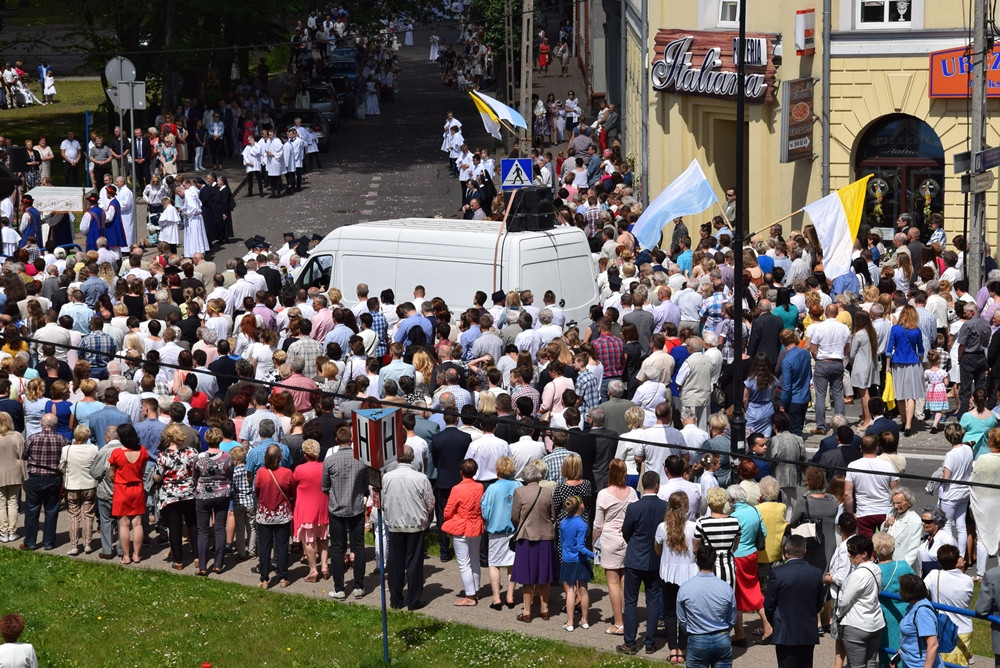 Kartuzy. Ulicami miasta przeszła procesja Bożego Ciała