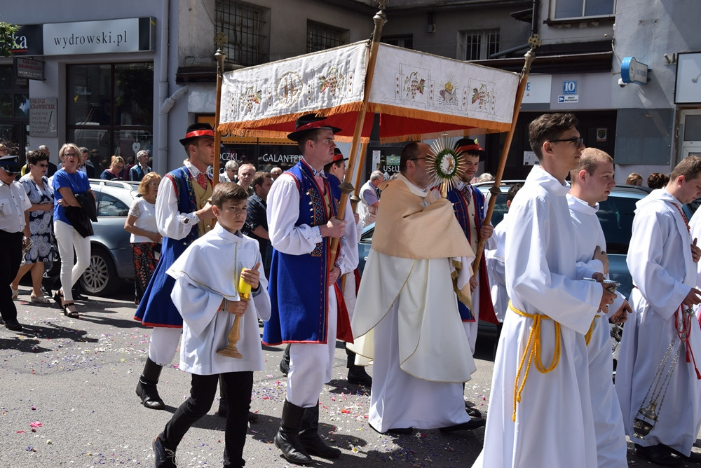 Kartuzy. Ulicami miasta przeszła procesja Bożego Ciała