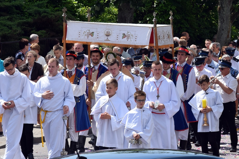 Kartuzy. Ulicami miasta przeszła procesja Bożego Ciała
