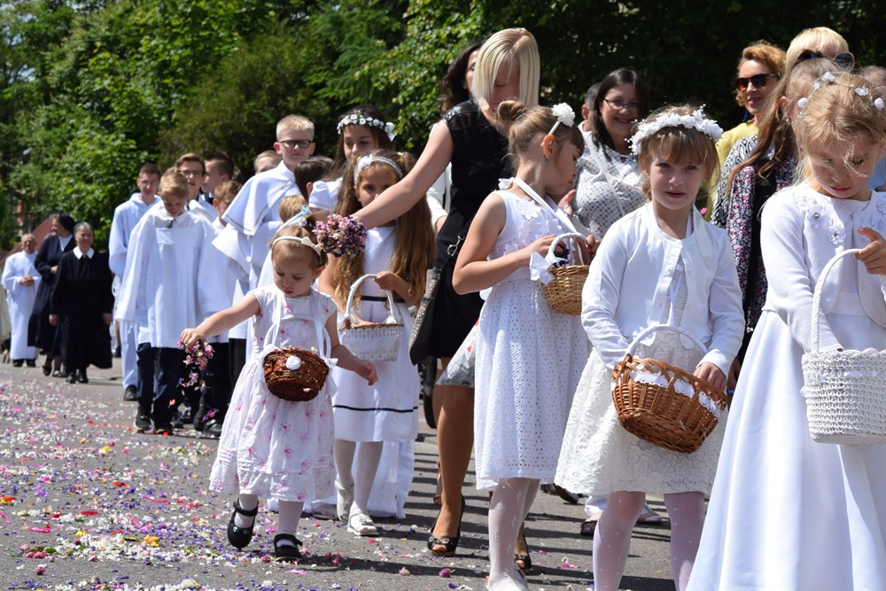 Kartuzy. Ulicami miasta przeszła procesja Bożego Ciała
