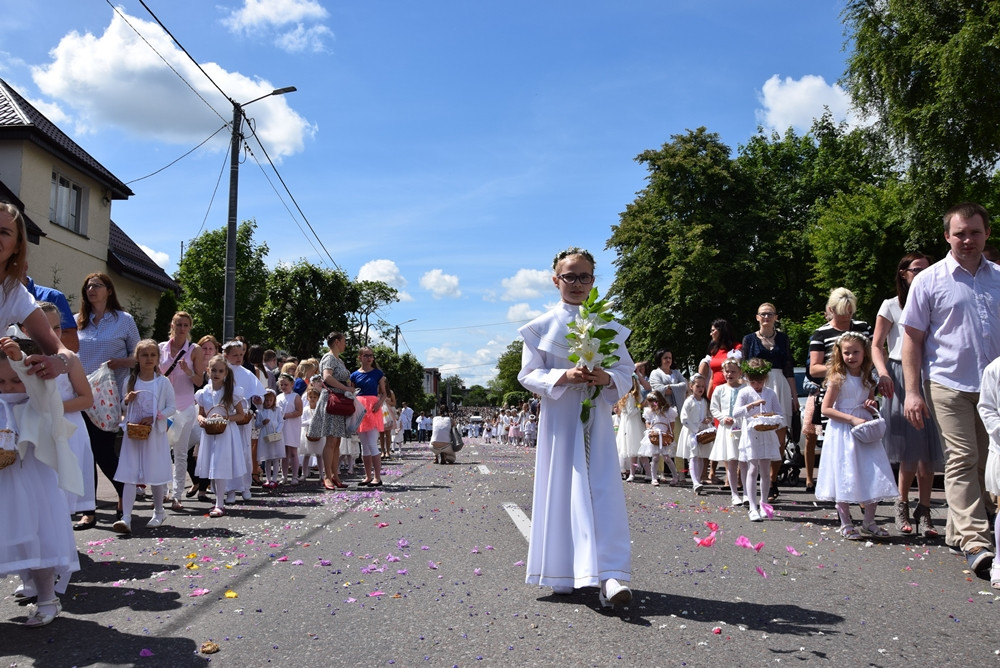 Kartuzy. Ulicami miasta przeszła procesja Bożego Ciała