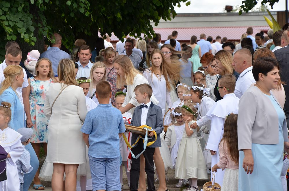 Mieszkańcy Sierakowic licznie zgromadzili się na procesji Bożego Ciała