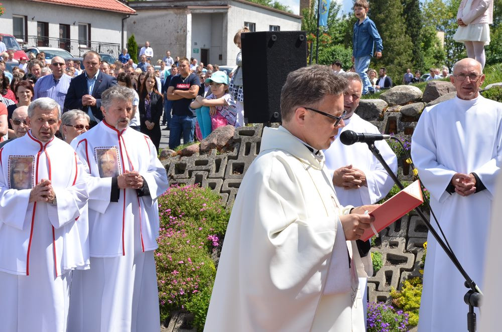 Mieszkańcy Sierakowic licznie zgromadzili się na procesji Bożego Ciała