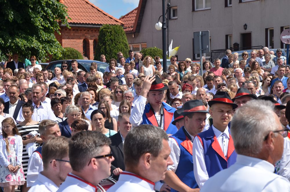 Mieszkańcy Sierakowic licznie zgromadzili się na procesji Bożego Ciała