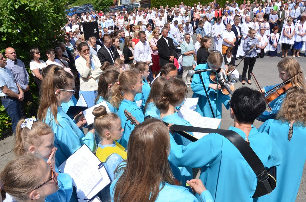 Mieszkańcy Sierakowic licznie zgromadzili się na procesji Bożego Ciała