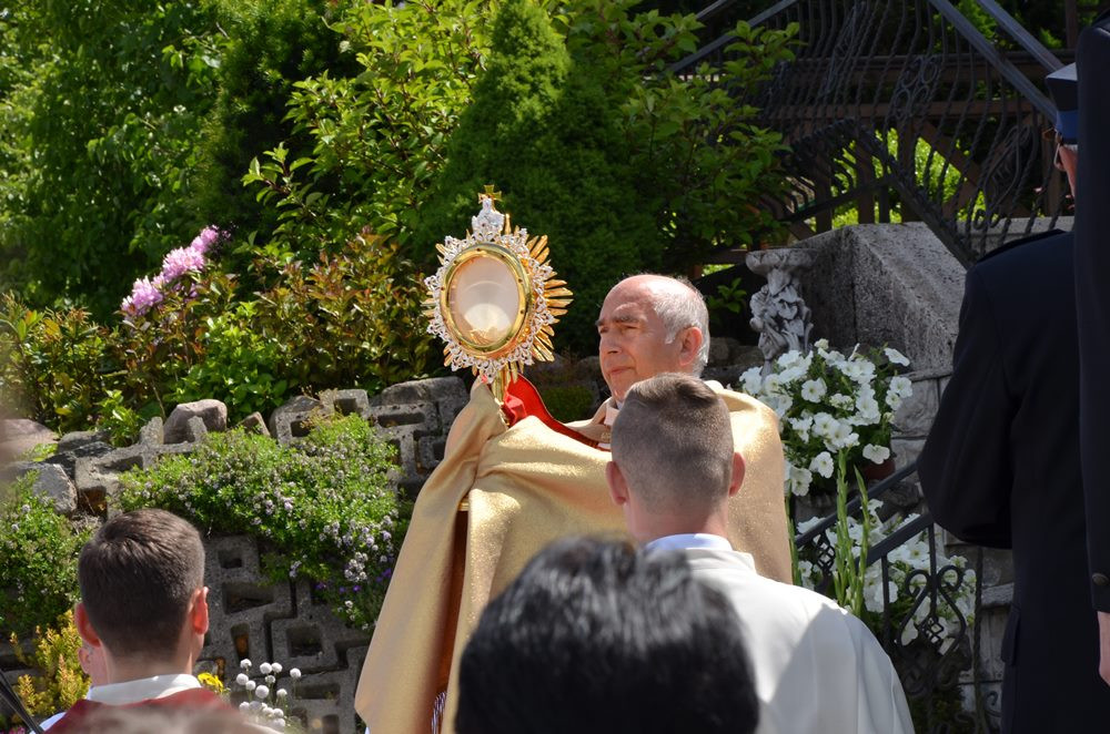 Mieszkańcy Sierakowic licznie zgromadzili się na procesji Bożego Ciała