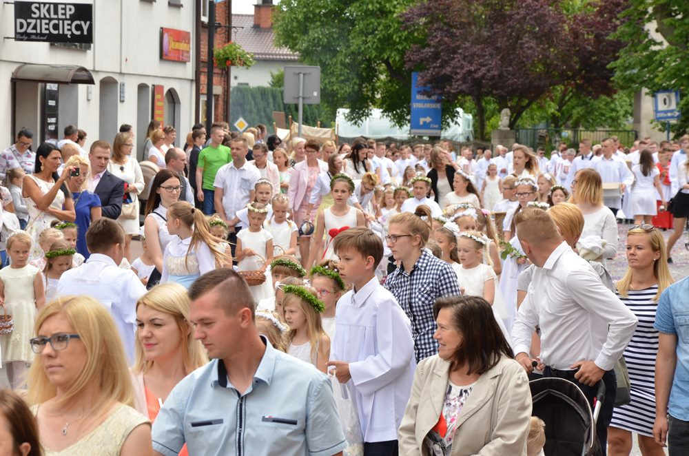 Mieszkańcy Sierakowic licznie zgromadzili się na procesji Bożego Ciała