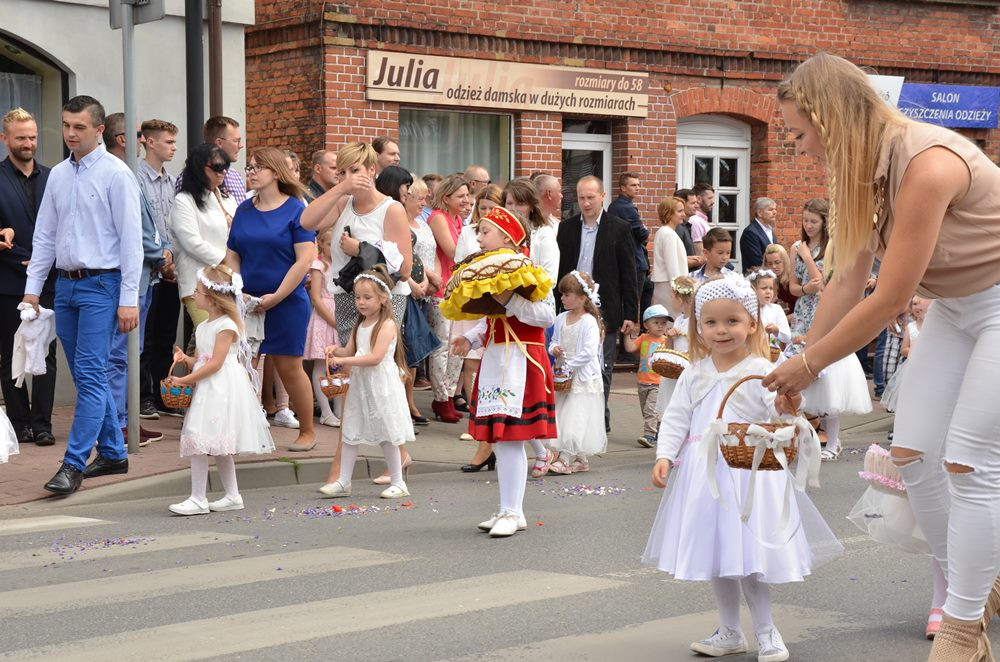 Mieszkańcy Sierakowic licznie zgromadzili się na procesji Bożego Ciała