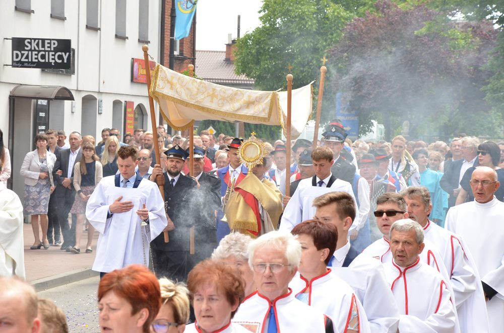 Mieszkańcy Sierakowic licznie zgromadzili się na procesji Bożego Ciała