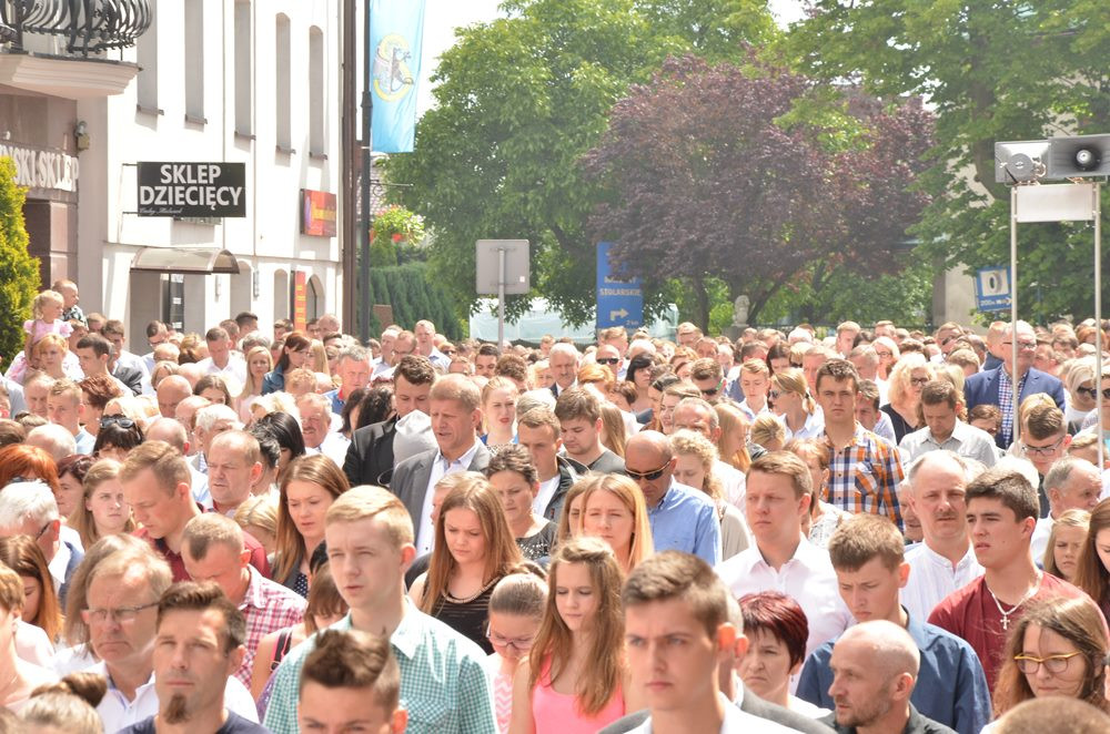 Mieszkańcy Sierakowic licznie zgromadzili się na procesji Bożego Ciała