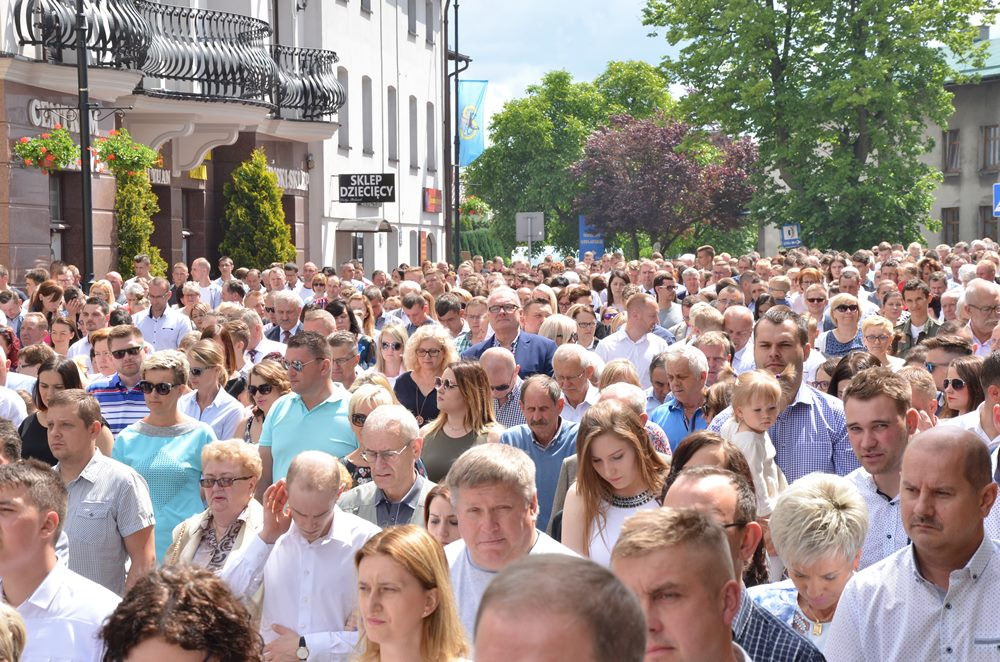 Mieszkańcy Sierakowic licznie zgromadzili się na procesji Bożego Ciała