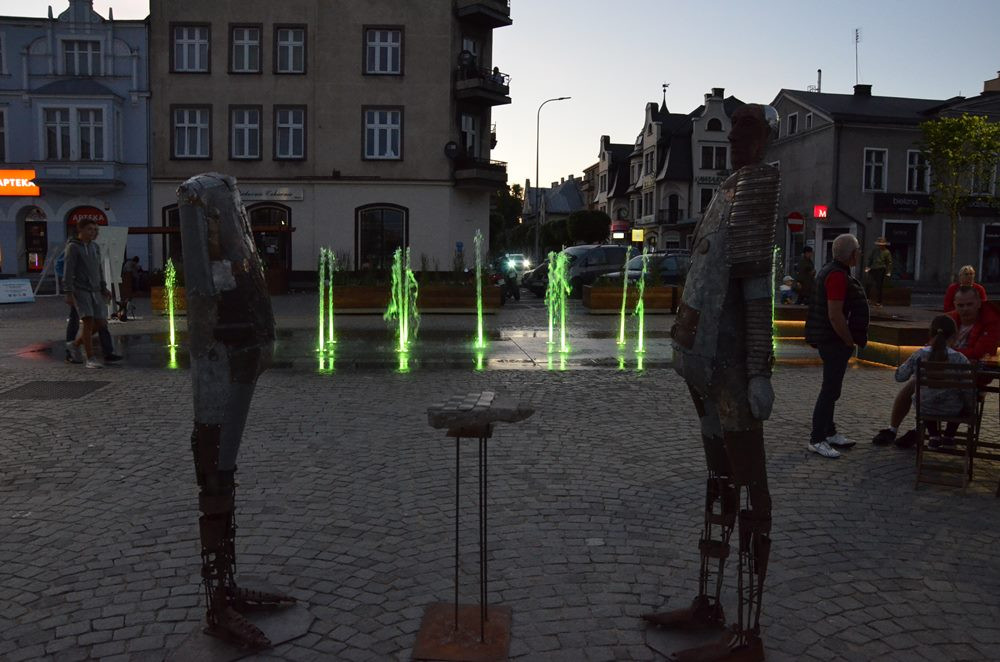 Kartuski Plener Artystyczny na Rynku z płonącymi rzeźbami