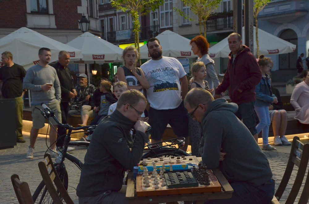 Kartuski Plener Artystyczny na Rynku z płonącymi rzeźbami